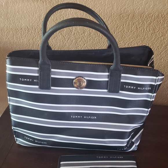 Tommy Hilfiger Handbag and Wallet - Picture 2 of 4